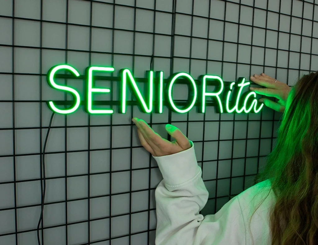 neon_napis_seniorita_ledeon