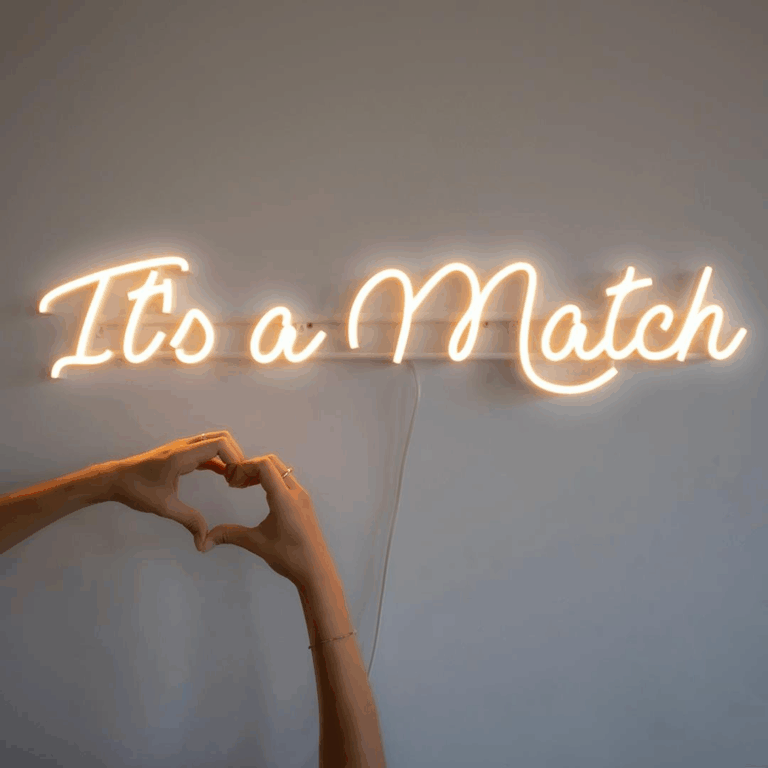 Neon na rocznicę – pomysły na romantyczny i trwały prezent ledowy