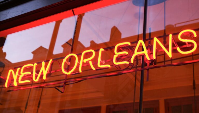 Czy neon LED nadaje się do użytku zewnętrznego? Odporność na warunki atmosferyczne