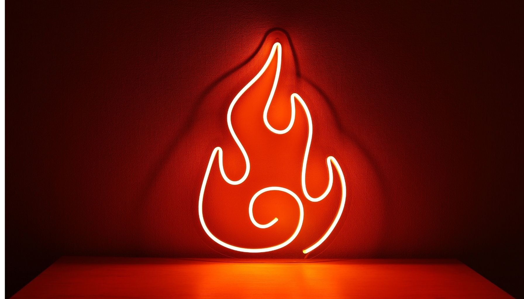 Czy neon LED trzeba montować na ścianie? Inne sposoby ekspozycji