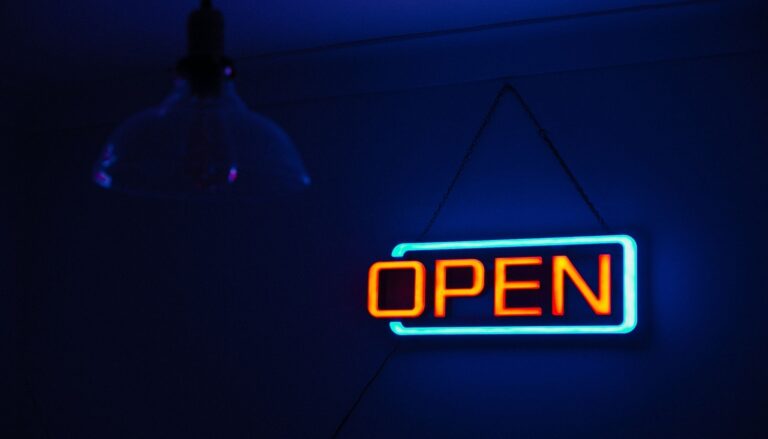 Ile trwa realizacja neonów LED? Od projektu po dostawę