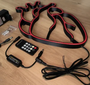 Neon LED w kształcie serca anatomicznego z ukrytymi przewodami — kompletny zestaw z pilotem, realizacja Ledeon